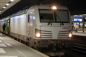 停靠在汉诺威中央火车站的Siemens Vectron BR193.jpg