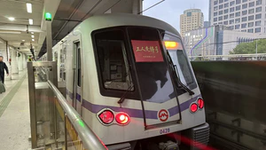 准备离开上海火车站站的0428号车.jpg