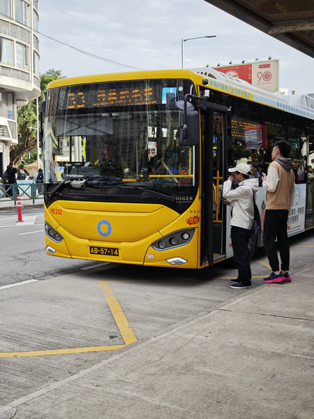 文件:33→筷子基总站 海格（新福利） KLQ6106GHEV1 混合动力.jpg