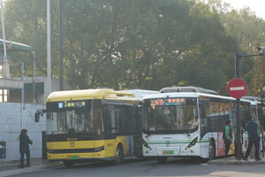 JLD09-011 吉利远程（嘉定巴士）DNC6901BEVG11（C9E）&SWBCD-041 申沃（青浦巴士）纯电动 SWB6108BEV05G 上嘉线 上海南站（南广场）→嘉定客运中心 & 上青线 上海南站（南广场）→曹盈路站.jpg