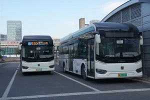 S0Q-0109&S0Q-0108申沃 SWB6109BEV36 930路.jpg